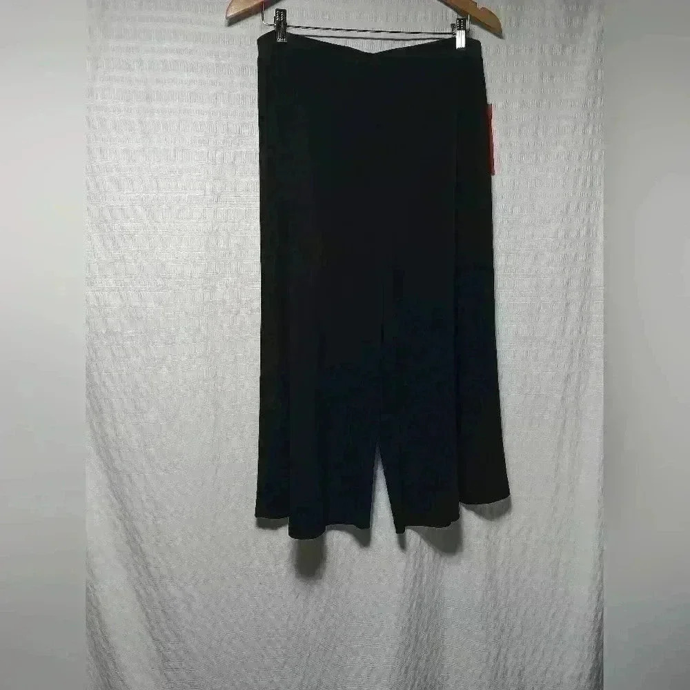 Anne Klien Pull On , wide leg Capris. Ladies size L NWT